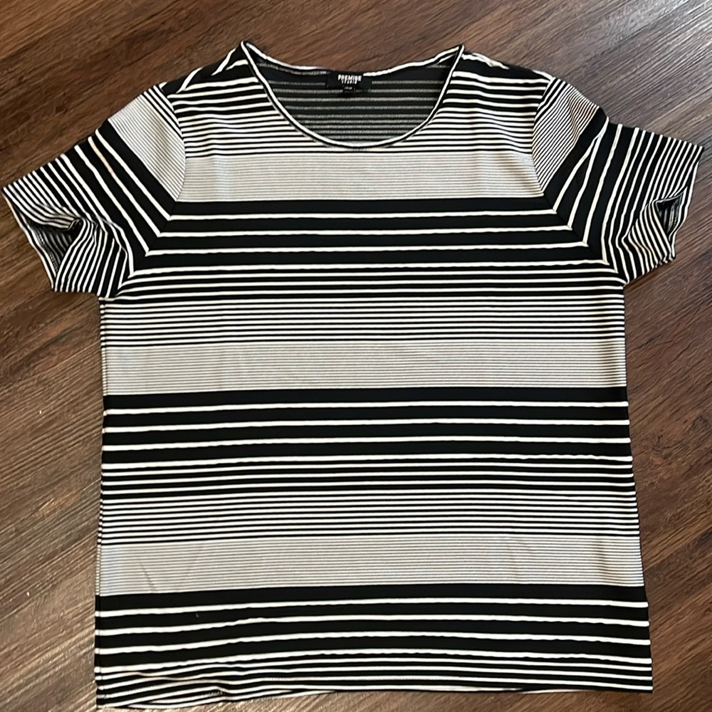 Black short sleeve shirt